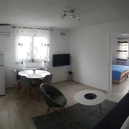 Apartment Kiwi In A Quite Area