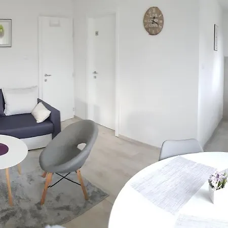 Kiwi In A Quite Area Apartment