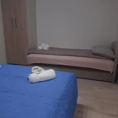 Kiwi In A Quite Area * Μπάνια Λούκα