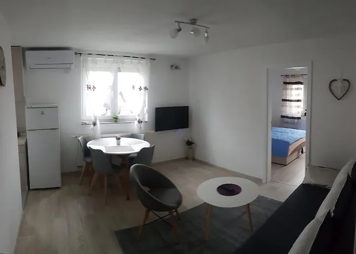 Apartman Kiwi In A Quite Area